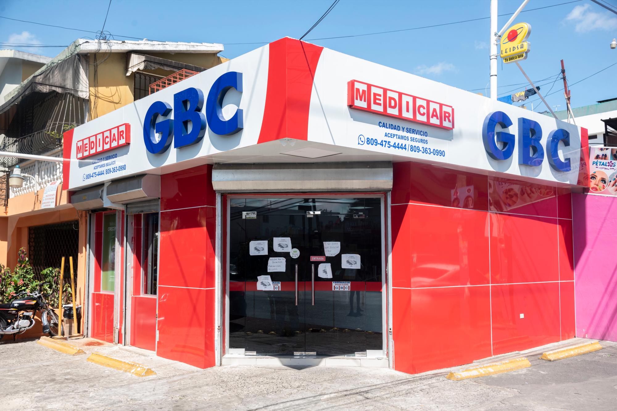 En algunas farmacias hay guantes, pero no mascarillas.