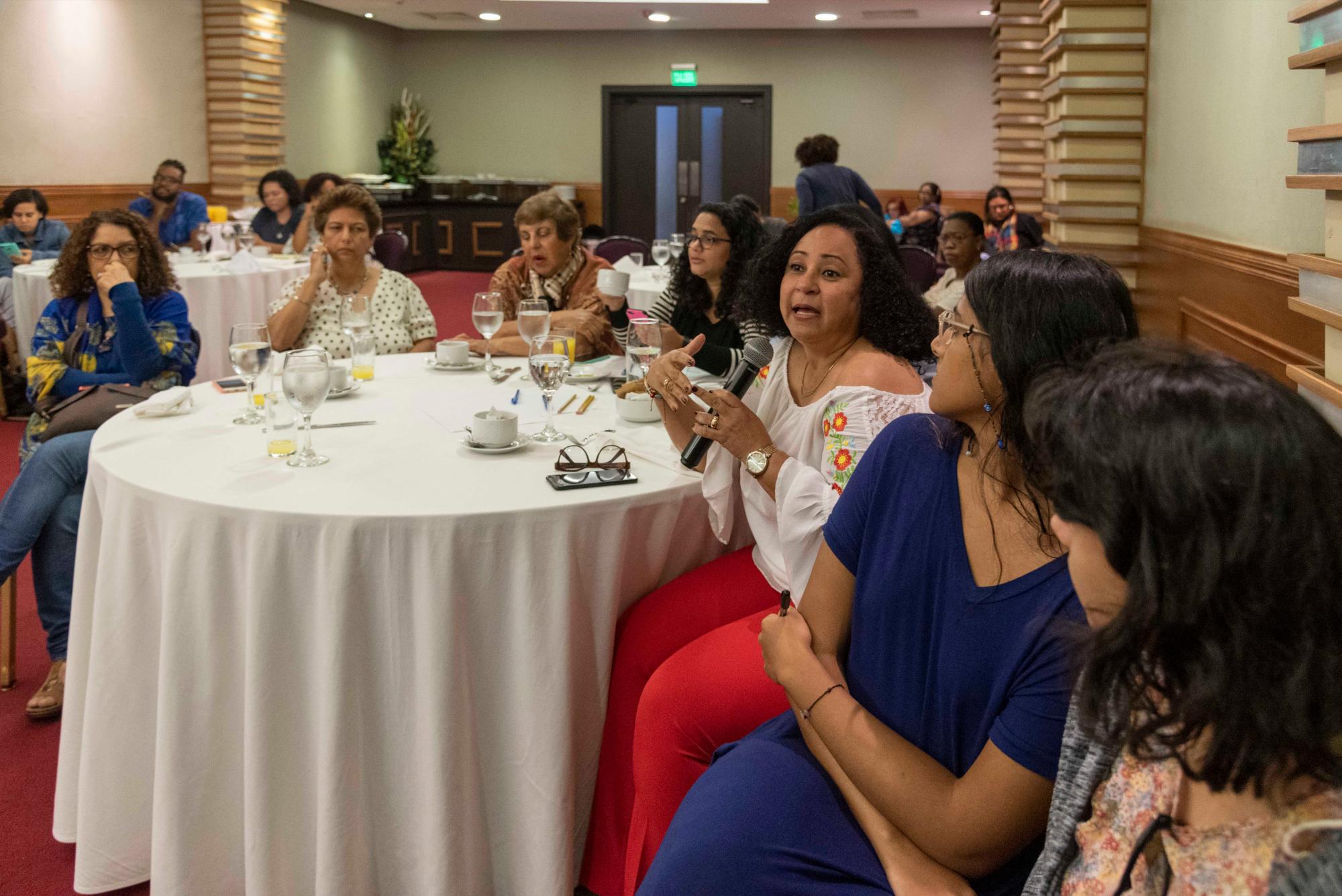 Participaron personalidades como la socióloga Rosario Espinal