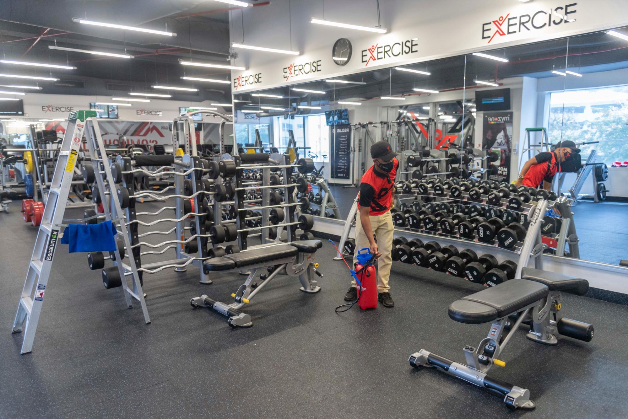 En Exercise Club se han intensificado los protocolos de limpieza y desinfección, sobre todo en las superficies de alto contacto.