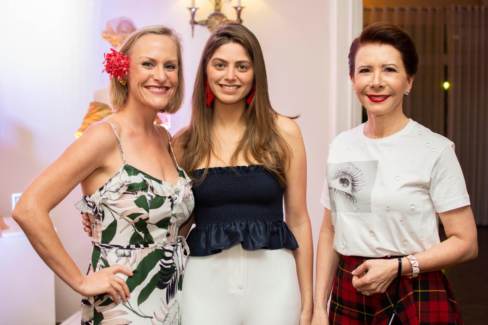 Katharine Beamer, Camila Fernández y Melba Segura de Grullón.