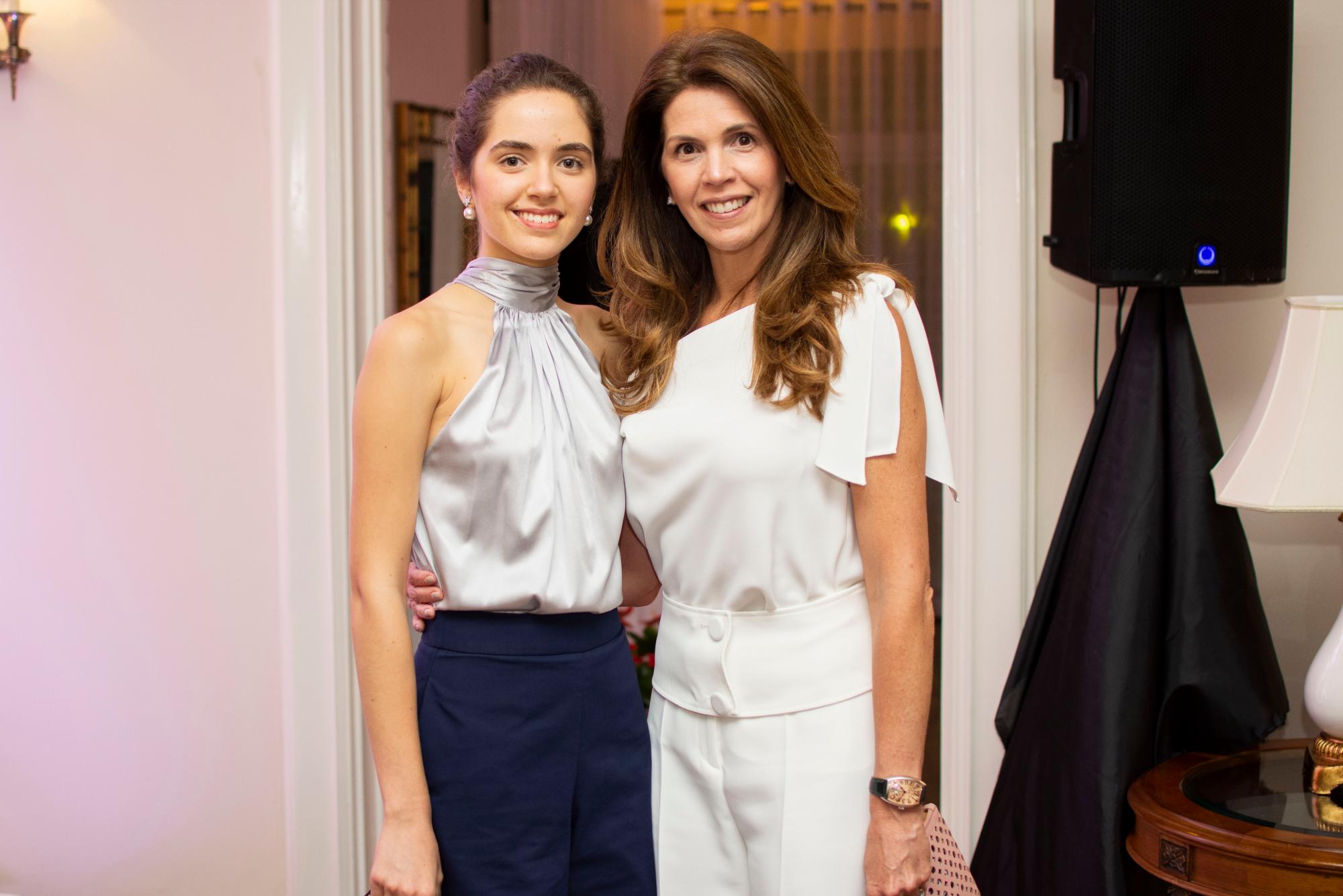 Valeria Fernández y Stella León.