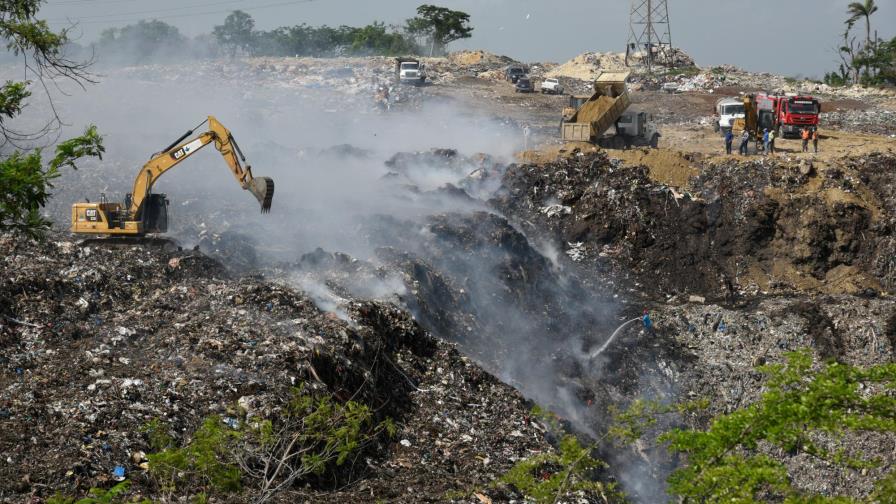 Abinader instruye para resolver problemas de incendios en vertedero de Haina 