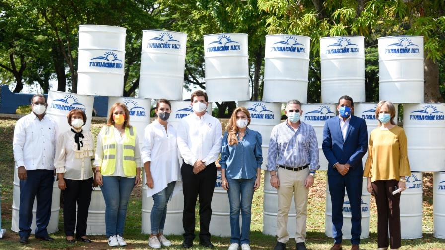 Fundación dona tanques a la Alcaldía para depósito de basura
