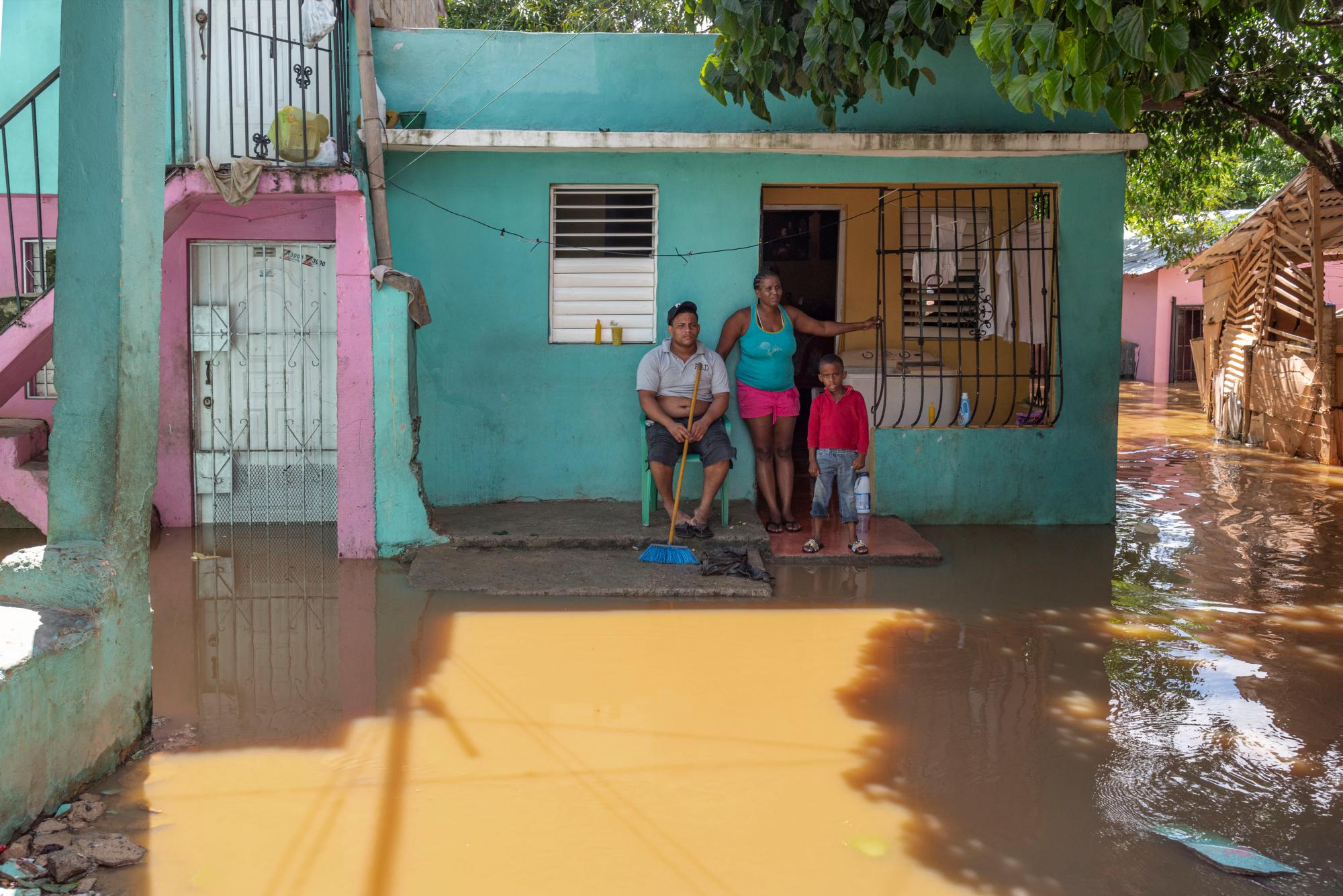 Familias se encuentran aisladas debido a la crecida.