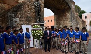 Comisi&oacute;n Efem&eacute;rides Patrias homenajea a Mella en la Puerta de la Misericordaia