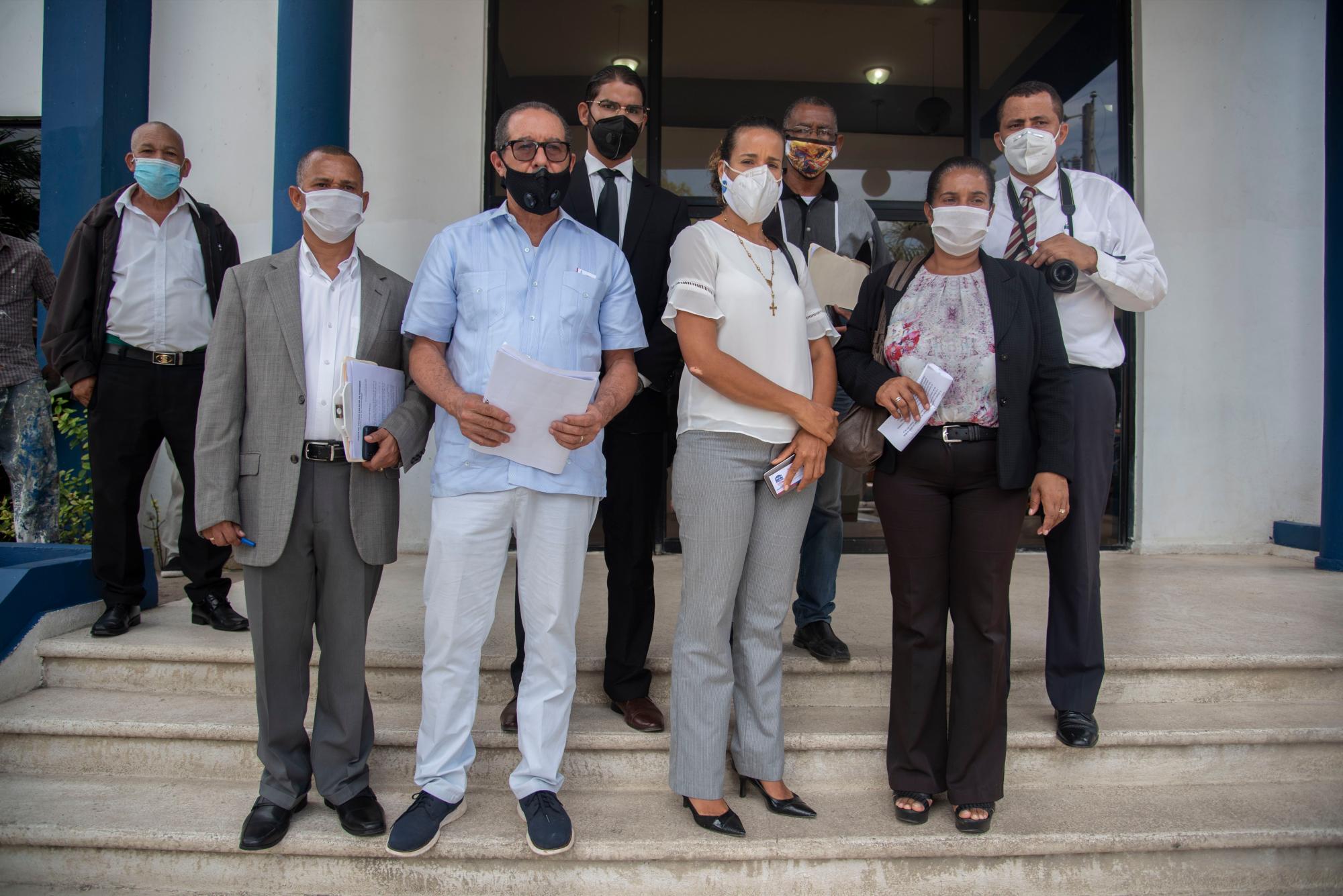 Comunitarios que fueron invitados por el alcalde a dialogar sobre el tema.
