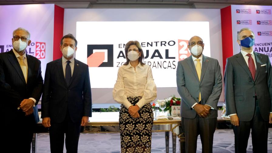 Industria y Comercio presenta plan de relanzamiento del sector zonas francas dominicano 