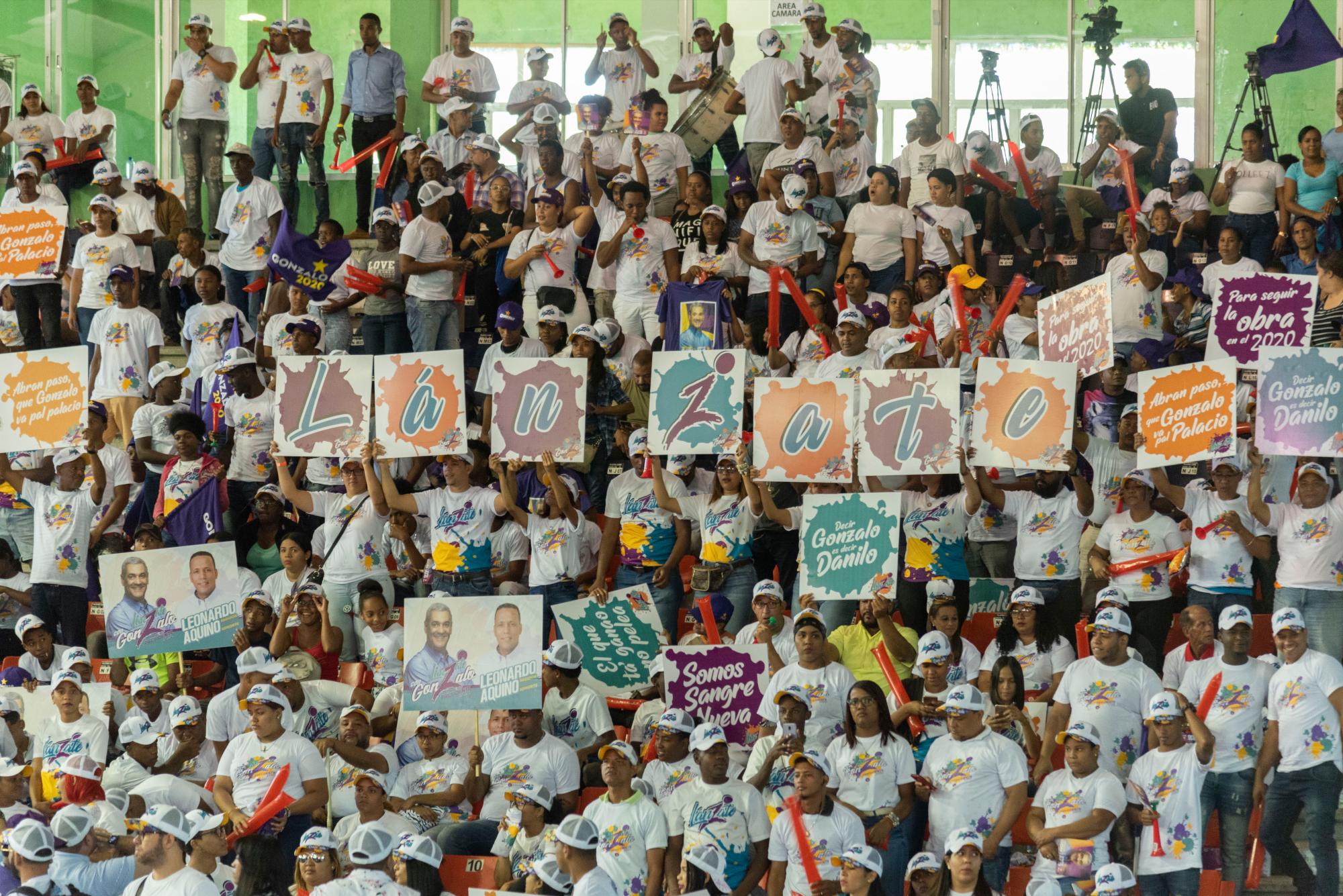 Jóvenes participaron del acto de juramentación.