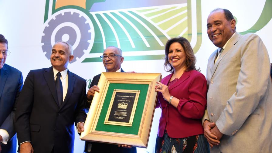 Escogen a José López  Deschamps Agroempresario del año 2019