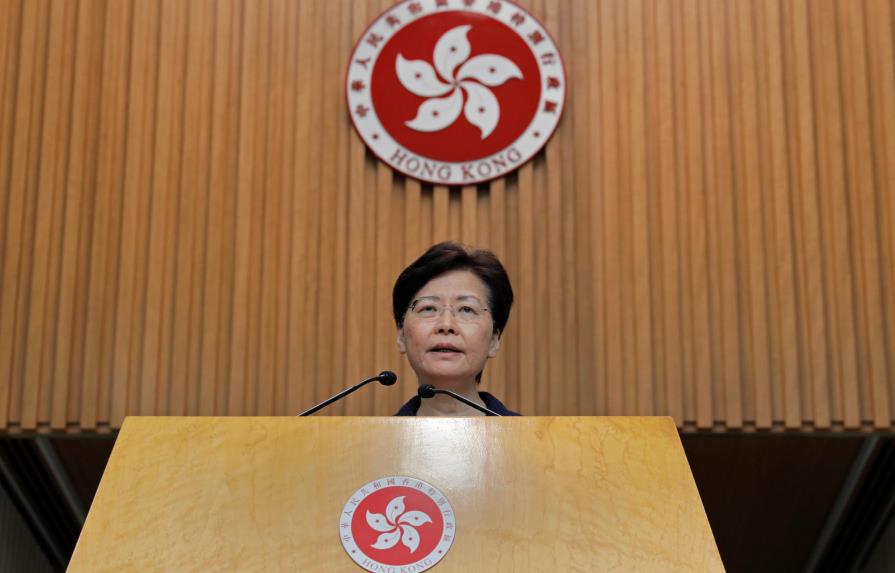 Líder de Hong Kong inicia un diálogo pero no cede a demandas