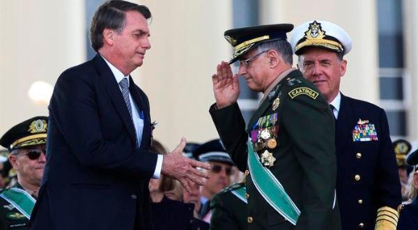 Bolsonaro nombra a la nueva cúpula de las FFAA de Brasil