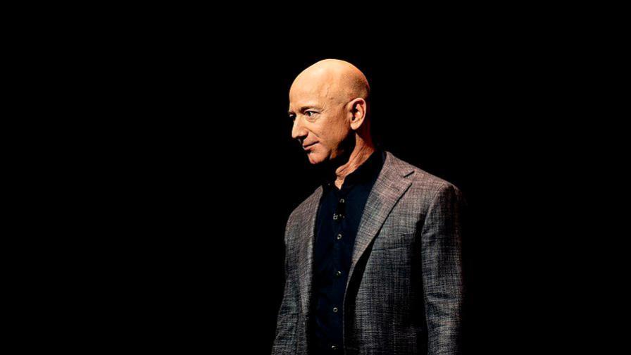 Bezos dice que vuelo de Branson no tiene altitud suficiente para ser espacial