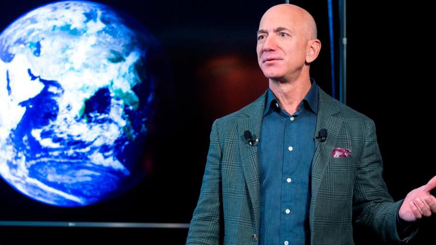 Más de 76.000 personas firman para que Bezos no regrese a la Tierra