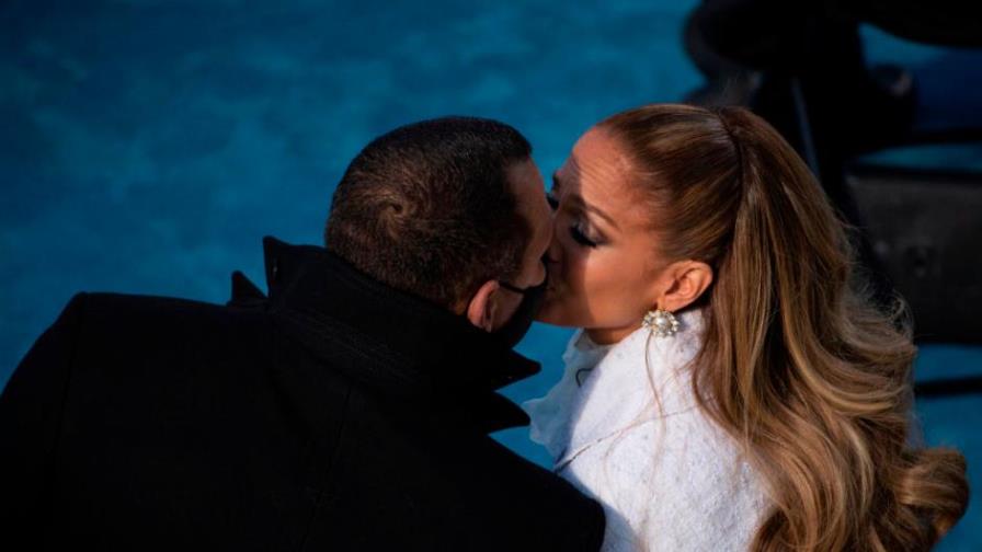 Jennifer López y Alex Rodríguez desmienten ruptura: “Estamos trabajando en algunas cosas” Jennifer López y Alex Rodríguez desmienten ruptura: “Estamos trabajando en algunas cosas”