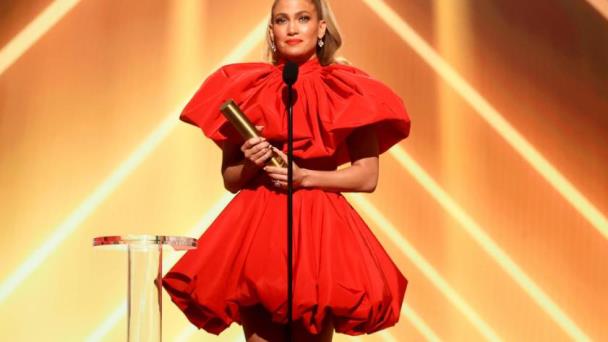 De Jennifer López a Tracee Ellis, los mejores looks de los People’s Choice Awards