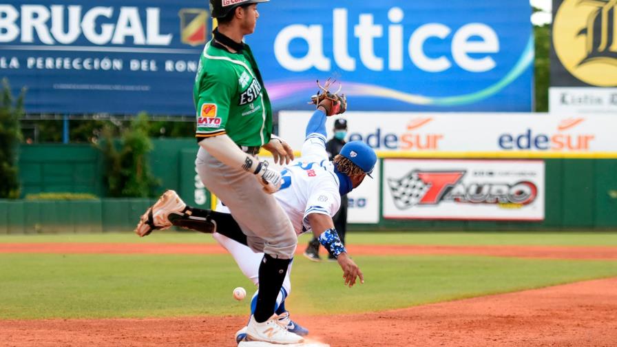 Las Estrellas aprietan más el torniquete contra el Licey que se hunde en el sótano