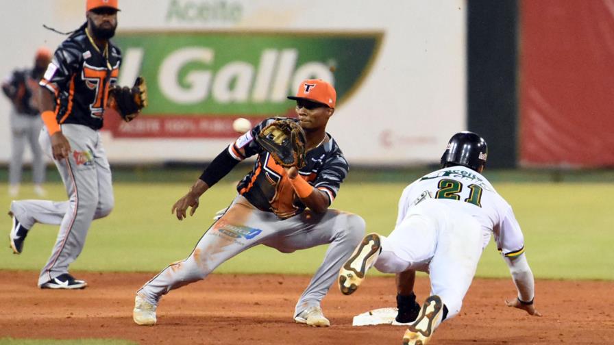 Hoy no hay juegos; la pelota invernal para hasta el martes por El Día de Leyendas”