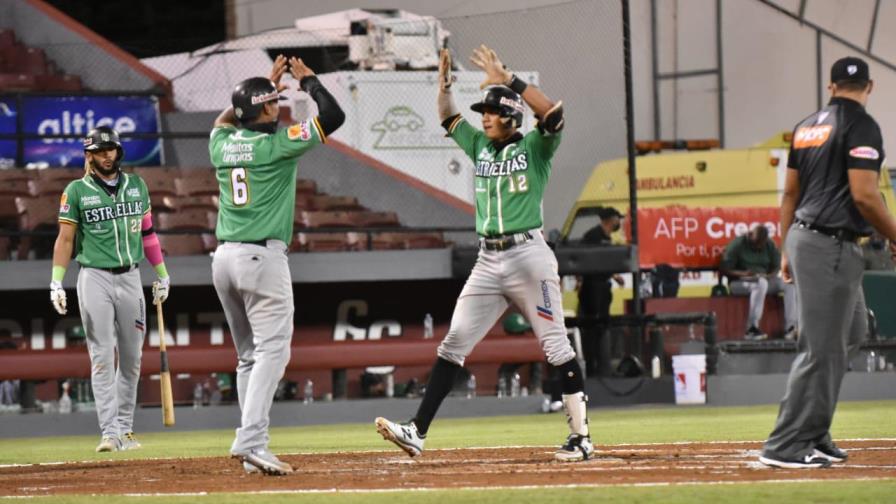 Las Estrellas brillan en San Francisco y se acercan a los Gigantes