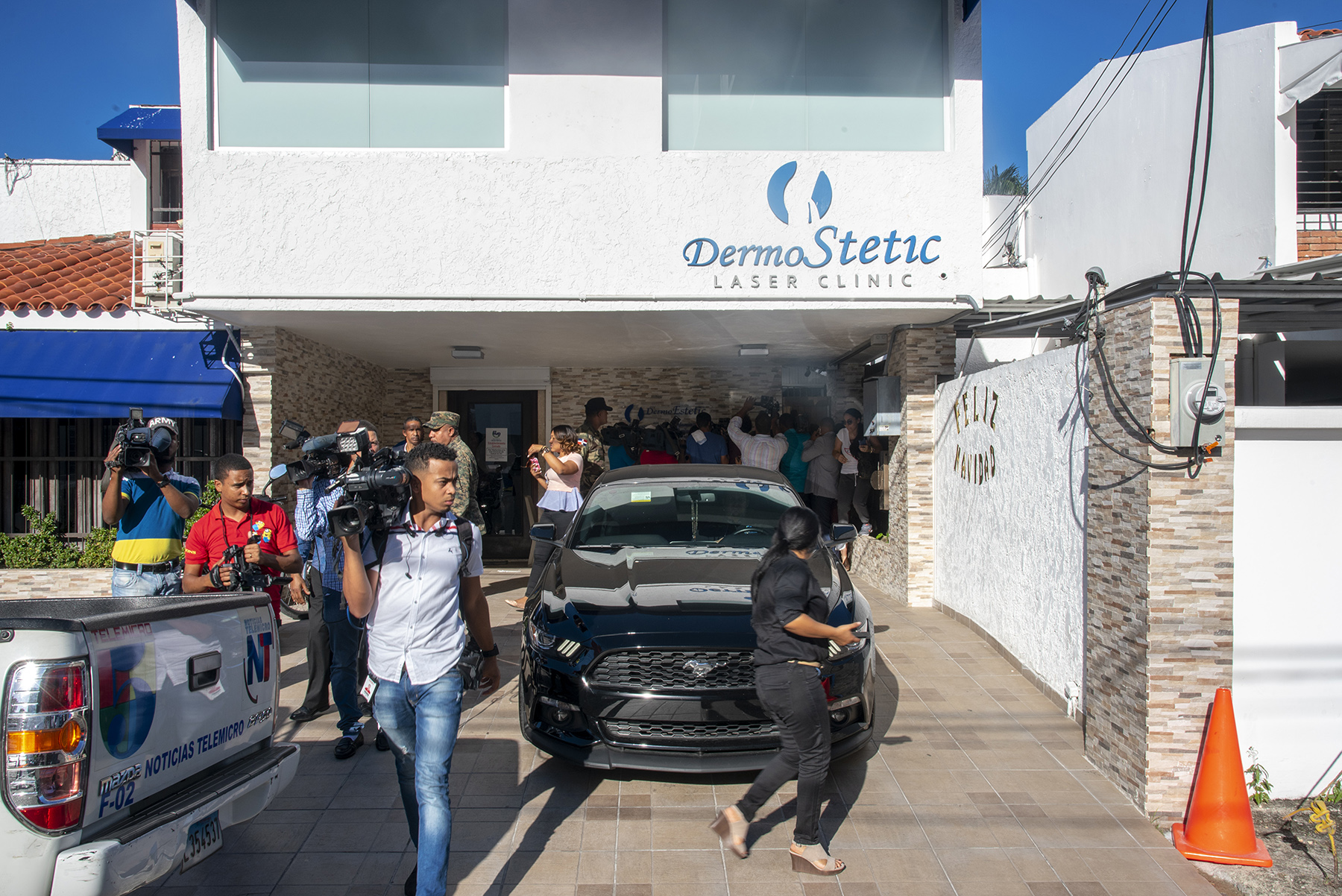 Fachada de la clínica cerrada este viernes.