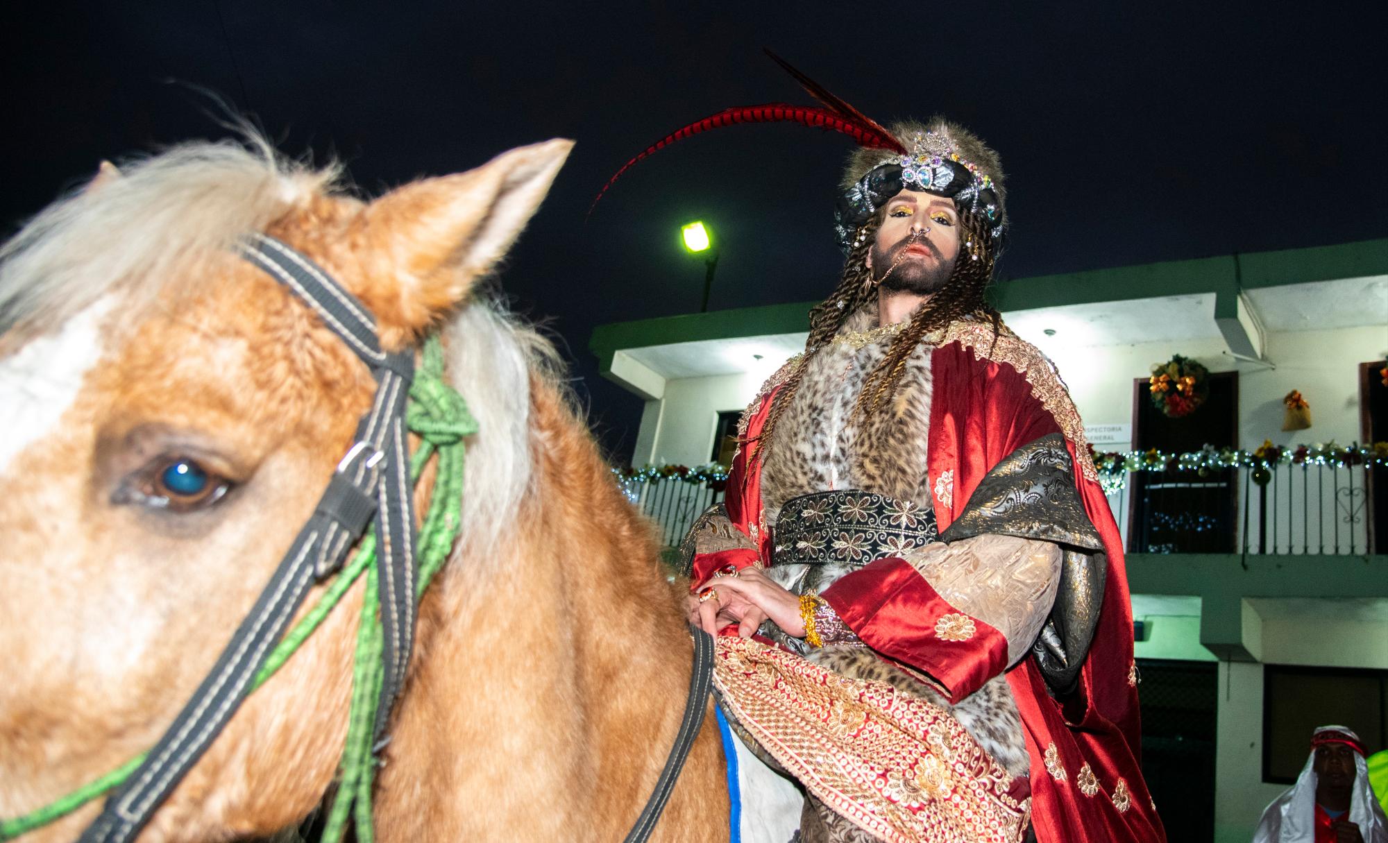 El rey Baltasar mientras cabalgaba en el desfile.