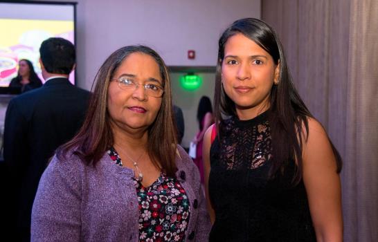 Society for Family Health introduce al mercado la marca de condones Vive