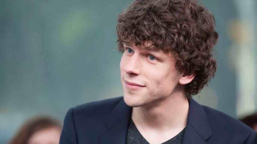 Julianne Moore protagonizará la ópera prima de Jesse Eisenberg como director
