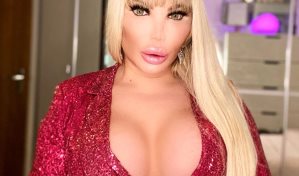 Así luce la autonombrada Barbie humana sin maquillaje