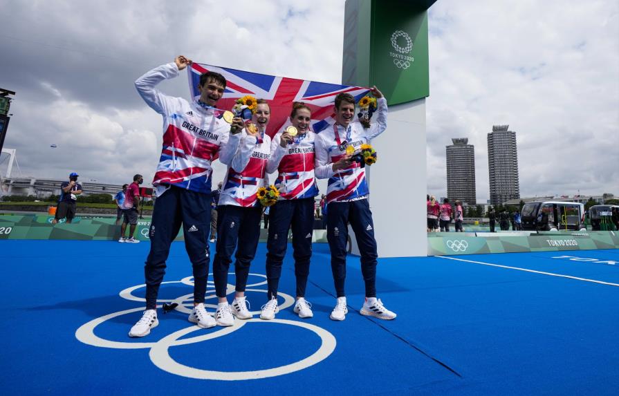 Gran Bretaña gana el oro en relevo mixto de triatlón