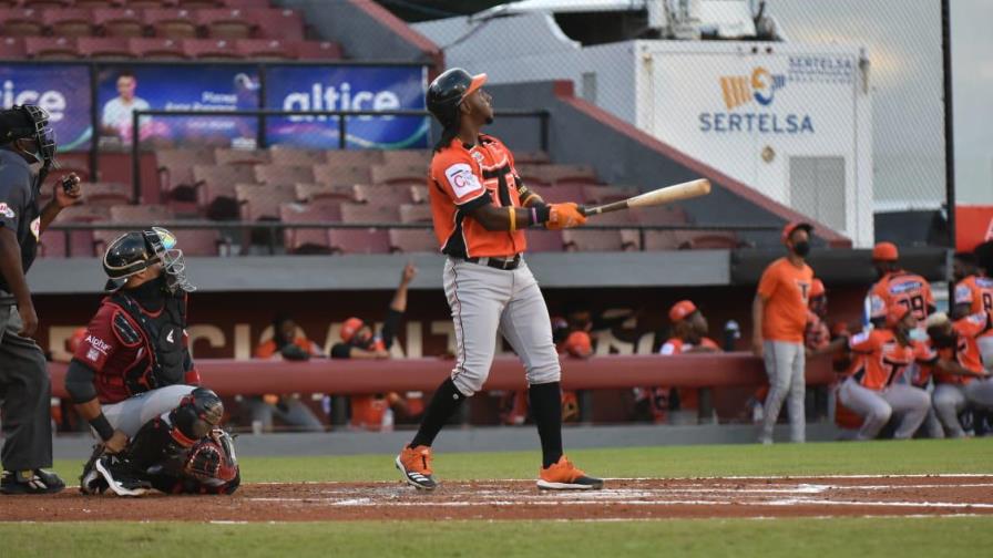 Jesús Sánchez decide con jonrón triunfo de los Toros del Este sobre los Gigantes del Cibao