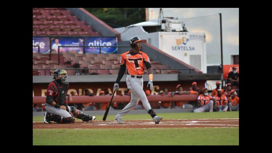 Jesús Sánchez de los Toros, lidera bateo en la reanudación de la pelota invernal