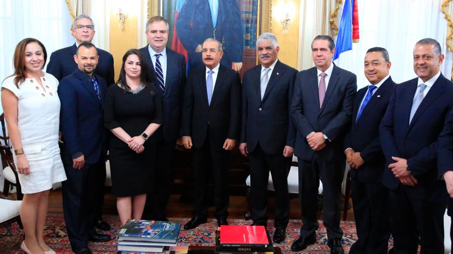 Alto ejecutivo de JetBlue manifiesta apoyo al país en visita al presidente Medina