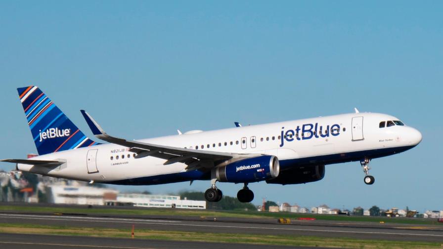 JAC solicita investigación por retrasos de JetBlue y dicen que llegarán hasta las últimas consecuencias