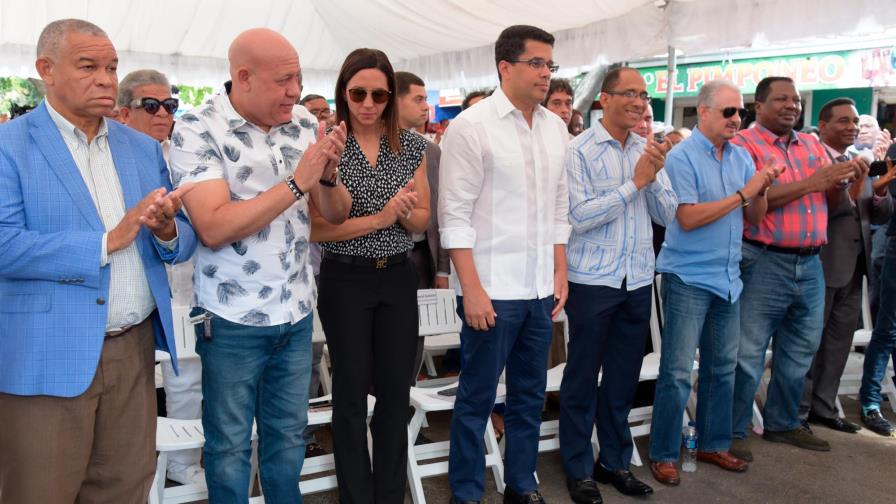 Collado inaugura obras y lo alientan a la reelección