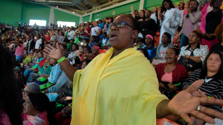 Miles de mujeres participan de conferencia cristiana internacional