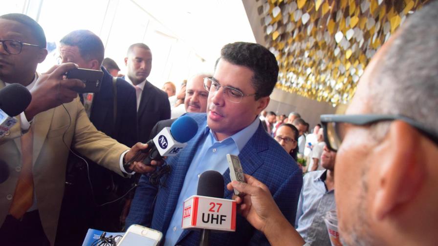 David Collado afirma encuestas le otorgan 77%, pero no dice si se reelegirá