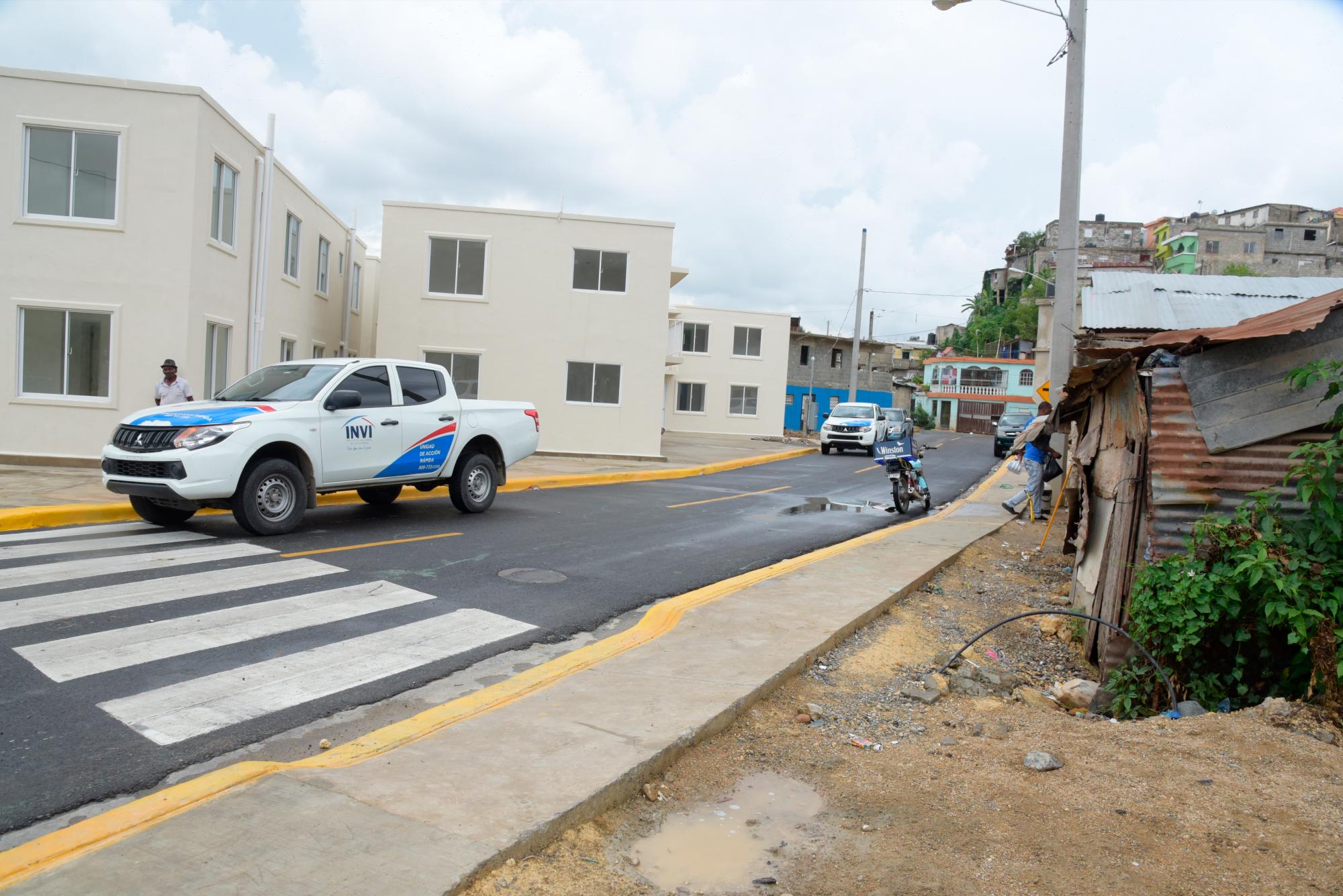 Otra de las cañadas, ahora convertidas en calle(José Justo Féliz