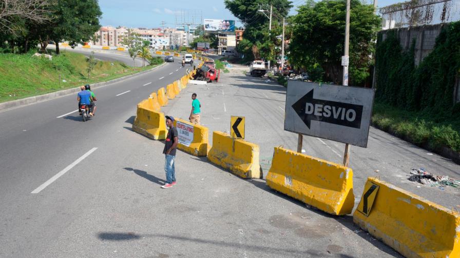 Abandonan el distribuidor de tránsito en Santo Domingo Oeste Abandonan el distribuidor de tránsito en Santo Domingo Oeste