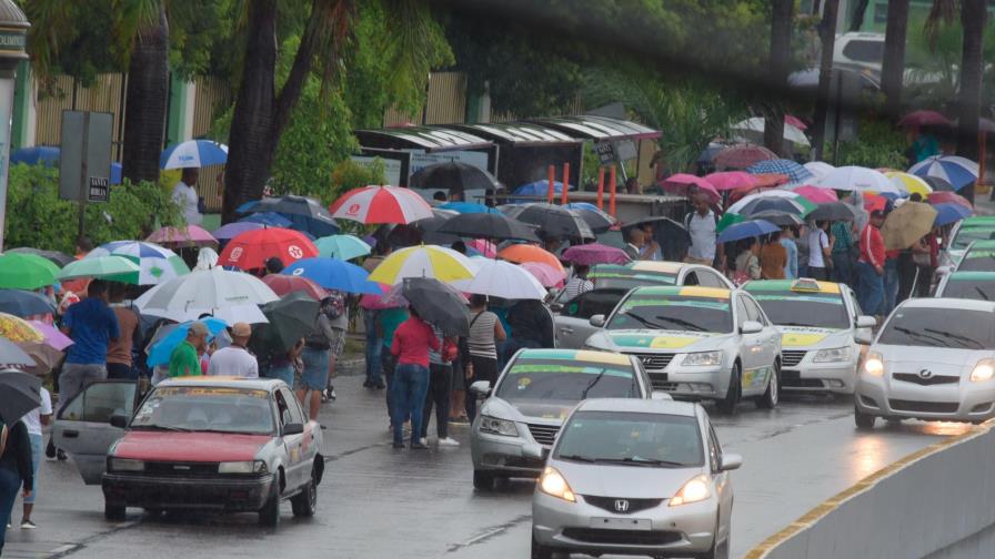 Mantienen tres provincias en alerta amarilla y nueve en alerta verde por lluvias