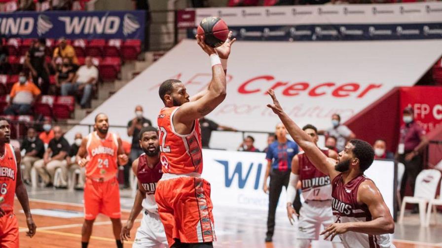 Thomas encesta canasto que define victoria de Cañeros sobre Indios