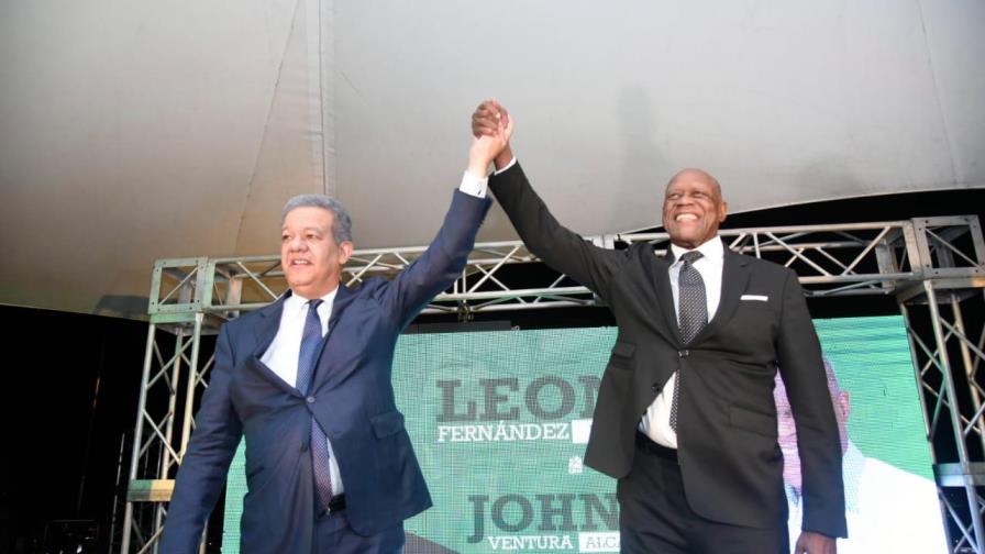 Leonel levanta la mano a Johnny Ventura como candidato a alcalde del Distrito Nacional