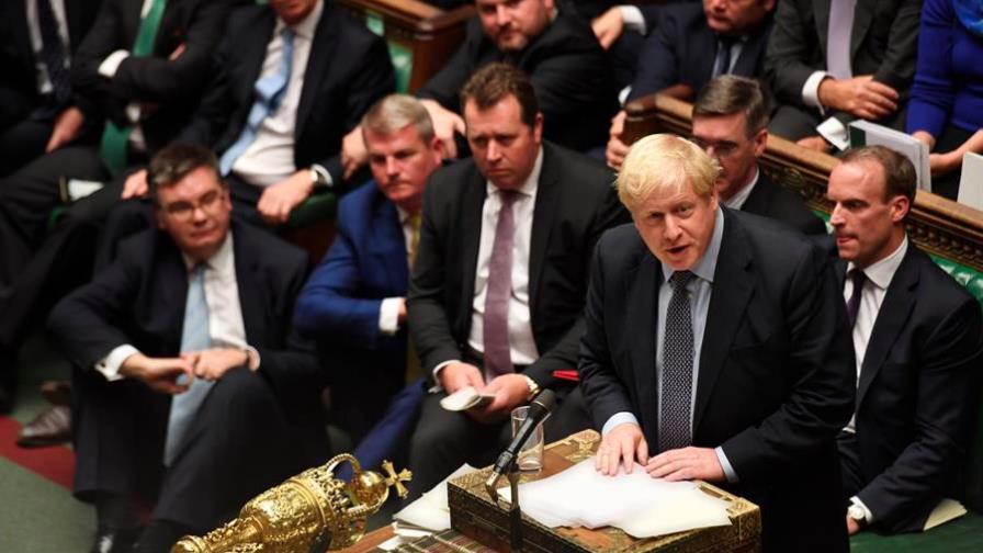 Johnson solicita por carta la prórroga del brexit pero no la firma