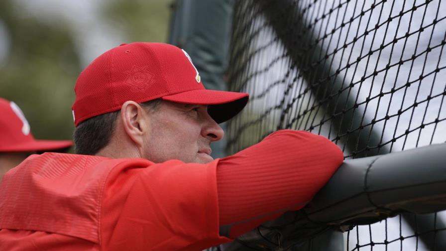 Exestelar del béisbol Jim Edmonds ingresado y sometido a prueba del COVID-19