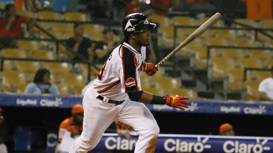 Ronny Mauricio inicia la semana como líder de bateo en la pelota invernal dominicana
