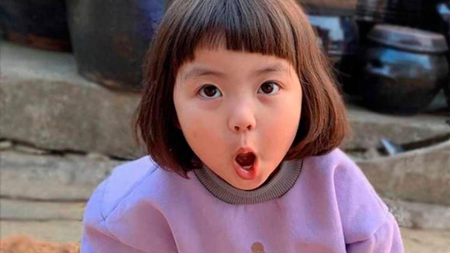 Ya no podrás usar los stickers de la niña coreana Ya no podrás usar los stickers de la niña coreana