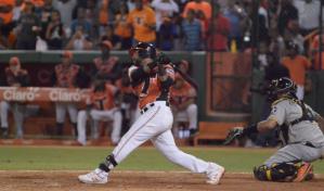 Los Toros ganan y empatan en el primer lugar; Félix Fermín debuta con derrota