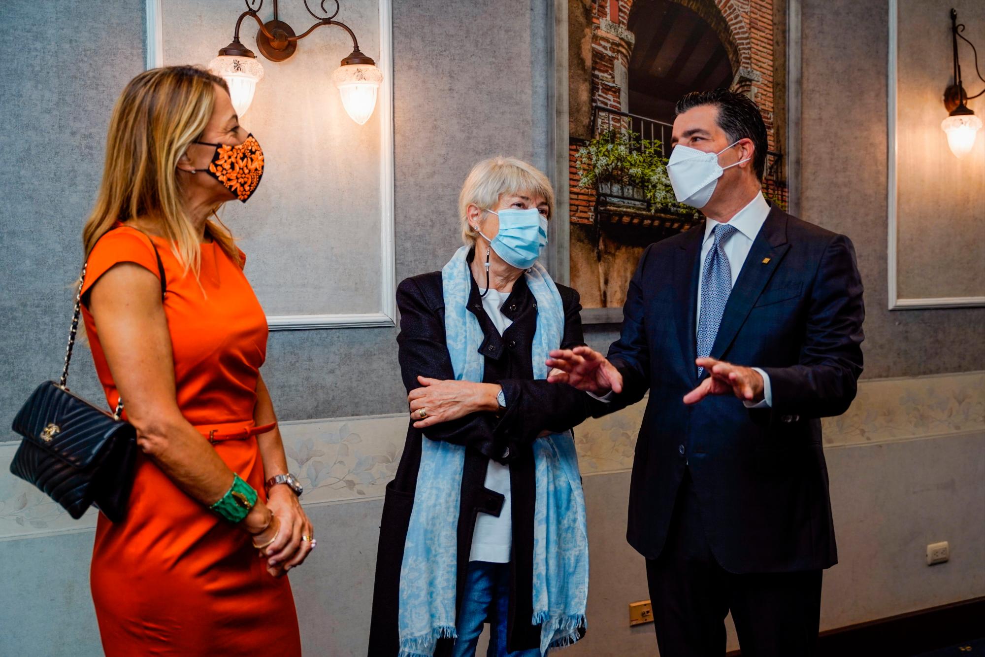 Encarna Piñero, Carmen Riu y Christopher Paniagua.
