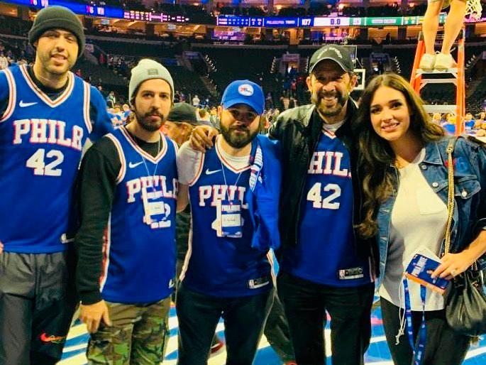 Juan Luis Guerra: Un fanático de los Celtics que apoya a los Sixers de Filadelfia