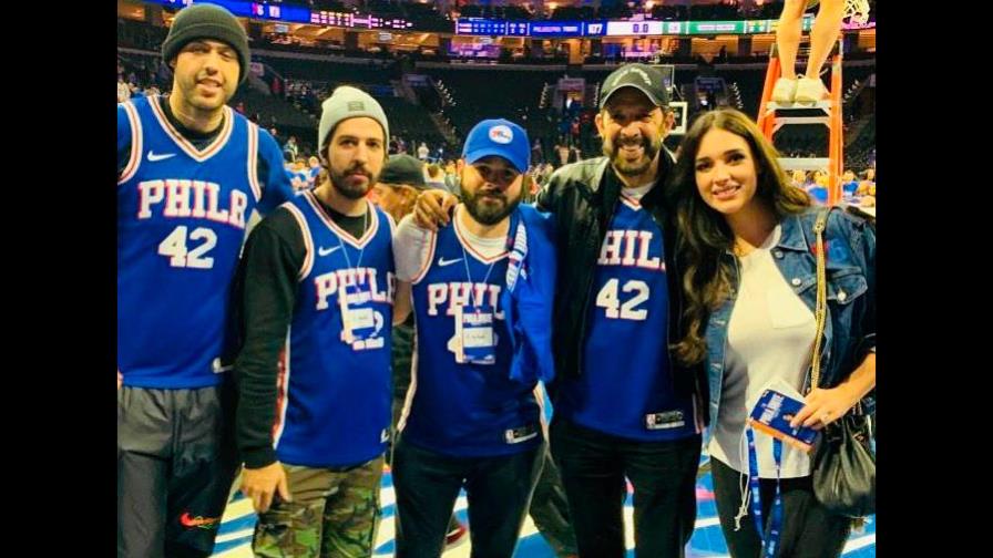 Juan Luis Guerra: Un fanático de los Celtics que apoya a los Sixers de Filadelfia