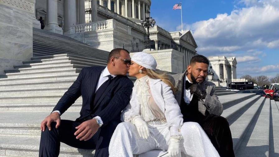 El beso de JLo y Alex Rodríguez en las escalinatas del Capitolio