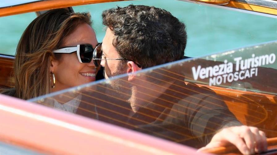 Ben Affleck y Jennifer López llegan juntos al Lido de Venecia Ben Affleck y Jennifer López llegan juntos al Lido de Venecia